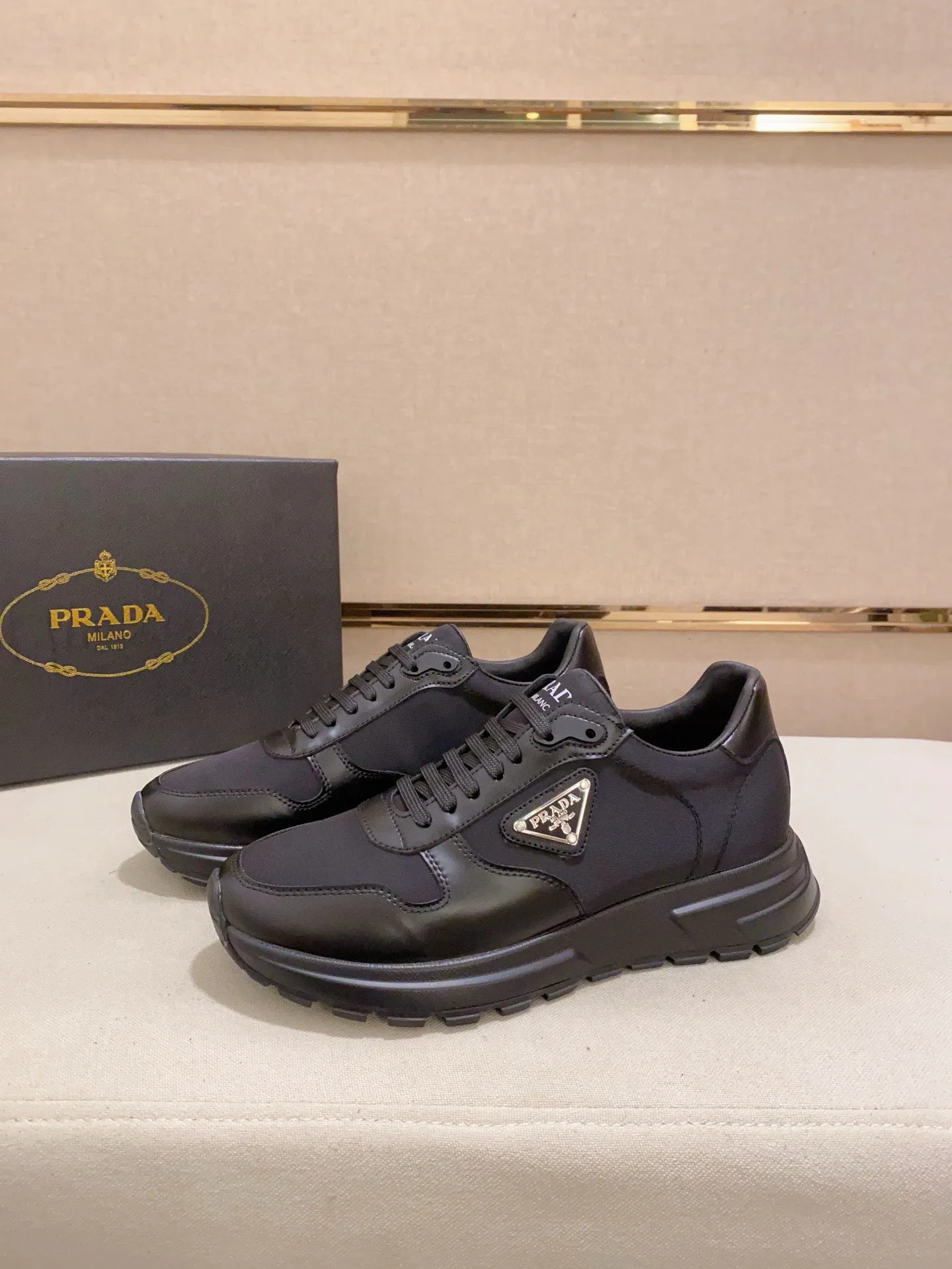 Men's shoes💰: 462💰[Prada～Prada] Trendy new models are on the market. Same style as the official website. Counter quality. Original matching. [Strong] [Strong] Selected first-layer cowhide fabric. Comfortable and breathable sheepskin lining, fine workmanship, upper layer made of 100% pure cowhide, original last shape, comfortable on the feet, shoe sizes 38 to 44